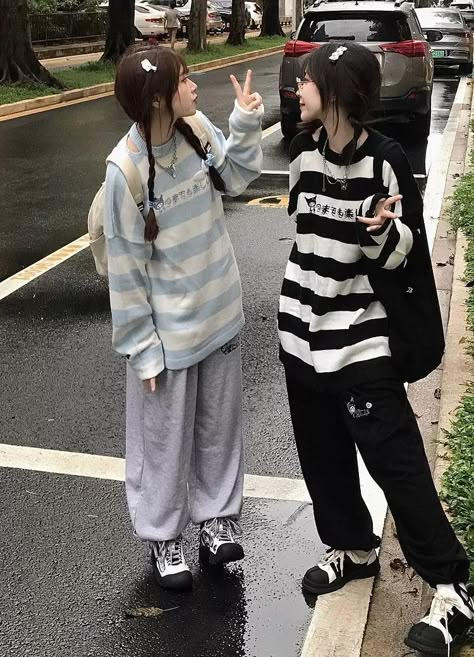 Best Friend Pics, Kore Ulzzang, Matching Outfits Best Friend, Ring Holders, Tomboy Style Outfits, Drawstring Bags, Swaggy Outfits, Tomboy Fashion, 가을 패션