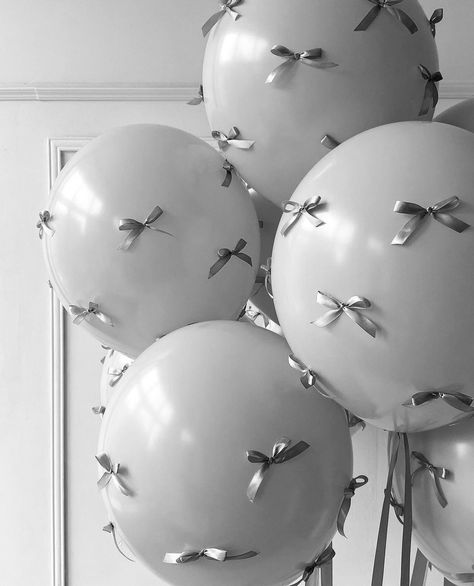 tolstiyangel on ig Aesthetic Bubbles, Black And White Aesthetic, White Aesthetic, Black Aesthetic, Back To Black, Grey And White, Phone Wallpaper, Balloons, Highlights