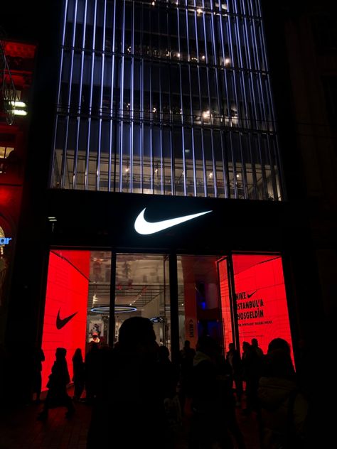 Nike Headquarters, Nike Photoshoot, Nike Office, Nike Company, Nike Shopping, Nike Aesthetic, Photo Nike, Nike Factory, Girl Therapy