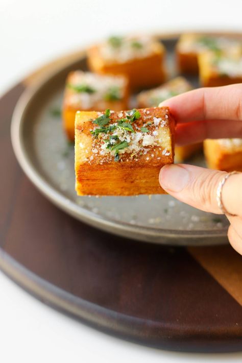 Layer Potatoes, Potato Stacks, Layered Potato, Michelin Star Food, Types Of Potatoes, Crispy Potatoes, Sliced Potatoes, Russet Potatoes, Frying Oil