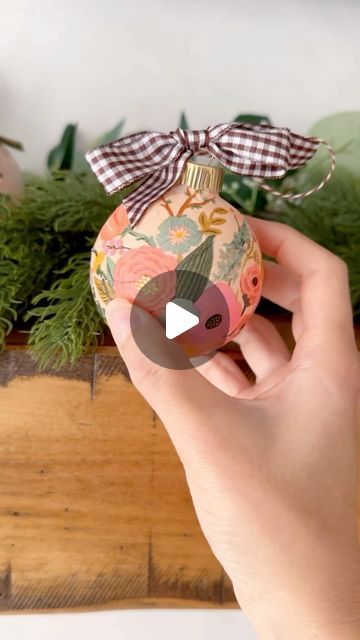 Mia Volk on Instagram: "On todays holiday crafting series These gorgeous, decoupage ornaments look like hand painted illustrated pieces, but are so easy to make and are a fraction of the price! #christmasdecor #holidaycrafts #christmascrafts #diyholidaydecor #diyornaments #diyholiday #modpodge" Easy Paint Ornaments Diy, Modpodge Ornament, Decoupage Ornaments Diy, Decoupage Ornaments, Decoupage Wood, Napkin Decoupage, Modge Podge, Christmas Napkins, Painted Ornaments