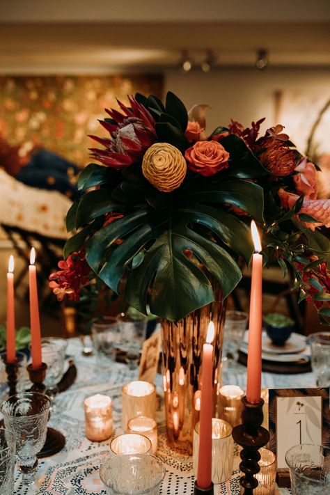 Tiki Wedding Decor, Tropical Fall Decorations, Fall Hawaiian Wedding, Modern Hawaiian Wedding, Jungle Glam Wedding, Tiki Wedding Reception, Tropical Fall Wedding, Tropical Wedding Aesthetic, Fall Tropical Wedding