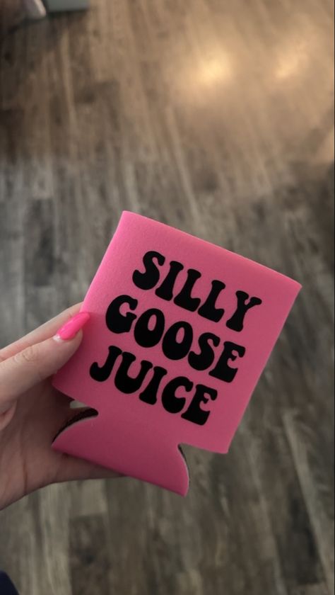 Pink silly goose coozie Nashville Birthday Koozie, Drink Coozies Diy, Cute Coozie Design, Koozie Vinyl Ideas, Western Can Coozie, Bachelorette Koozies Funny, Cute Can Coozies, Coozie Cricut Ideas, Can Coozie Svg Free