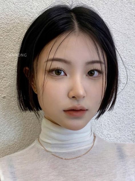 Korean short hairstyle haircut woman Korean Short Haircut, Hair Without Bangs, 00s Mode, Asian Haircut, Korean Short Hair, Girls Short Haircuts, Asian Short Hair, Shot Hair Styles, Girl Haircuts