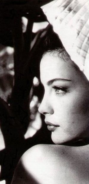 Liv Tyler- I love her soft voice as well as that beautiful face ~                                                                                                                                                                                 Más Liv Tyler Side Profile, 90s Liv Tyler, Liv Tyler 90s, Soft Voice, Ava Gardner, Steven Tyler, Liv Tyler, Sarah Michelle Gellar, Beauty Icons