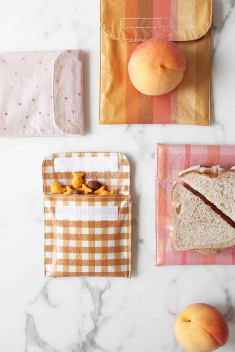 Diy Reusable Sandwich Bags, Office Lunches, Diy Sy, Reusable Sandwich Bags, Reusable Snack Bag, Sandwich Bags, Snack Bags, Diy Planters, Beautiful Mess