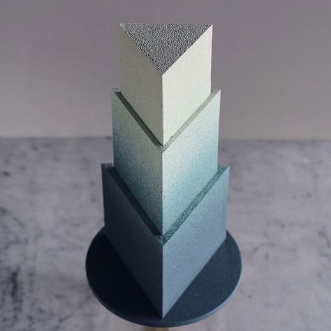 This Design Studio Makes Works of Art that Just So Happen to be Cakes Geometric Cake Design, Architecture Cake, Triangle Cake, Russian Pastries, Geometric Wedding Cakes, Geometric Cake, Cake Design Inspiration, Dream Wedding Cake, Blue Cakes