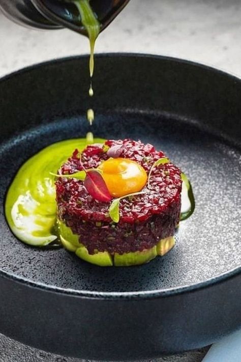 Beetroot Tartare, Buttermilk Sauce, Michelin Food, Food Plating Techniques, Gourmet Food Plating, Buttermilk Dressing, Bistro Food, Fine Dining Recipes, Food Presentation