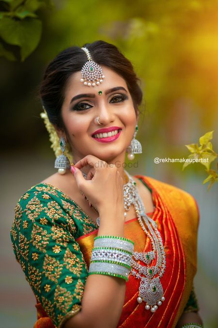 Photo By Rekha Makeup Artist - Bridal Makeup Rekha Makeup, Saree And Blouse Designs, Blouse Designs For Wedding, Bridal Dulhan, Red Silk Saree, Indian Bride Poses, Indian Bride Photography Poses, Indian Wedding Poses, Bride Photos Poses