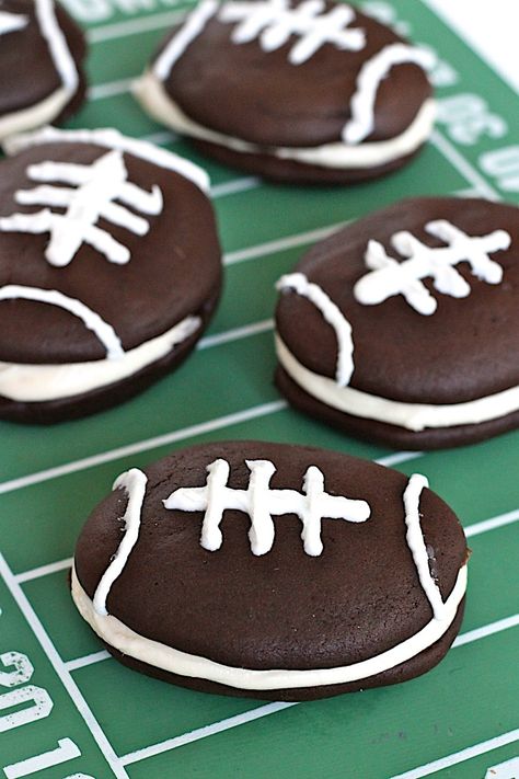 Football Whoopie Pies Baker Mama, Football Themed Food, Super Bowl Cupcake, Bowl Desserts, Football Desserts, Football Treats, Night Hike, Superbowl Desserts, Chocolate Whoopie Pies