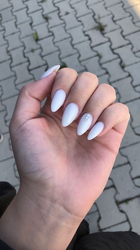 white nails White Almond Nails With Design On Ring Finger, White Nail Accent Design, White Almond Nails With Accent Nail, White Holiday Nails Summer, White Nails With Accent Nail, White Almond Acrylic Nails, White Acrylic Nails Almond, Vacation Nails White, White Fingernails