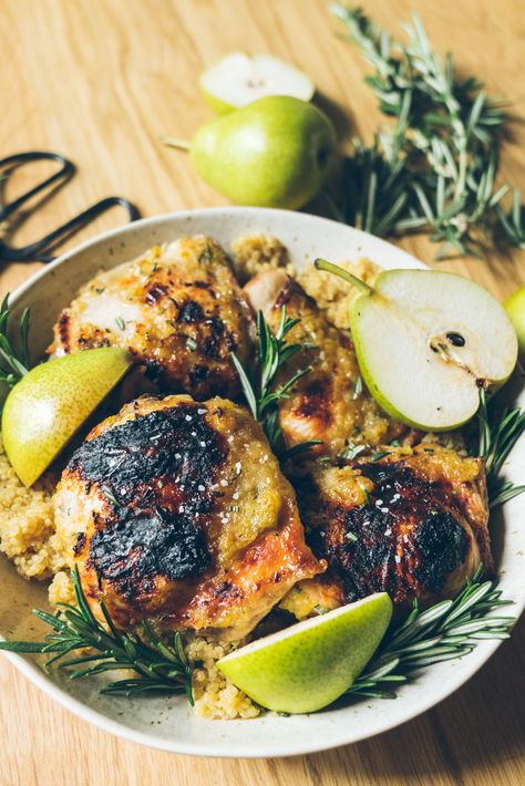 Apple Chicken Recipes, Pear Chicken, Glazed Chicken Thighs, Pear Honey, Chicken Main Dish Recipes, Cook Meat, Ginger Honey, Easy Main Dishes, Pear Recipes