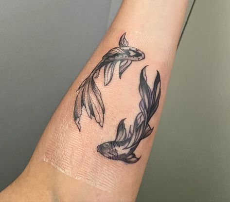 In Rainbows Radiohead Tattoo, Weird Fishes Tattoo, Weird Fishes Radiohead Tattoo, Weird Fishes Radiohead, Radiohead Tattoo Ideas, Radiohead Tattoo, Charlotte Tattoo, Interesting Tattoos, Tattoos Inspo