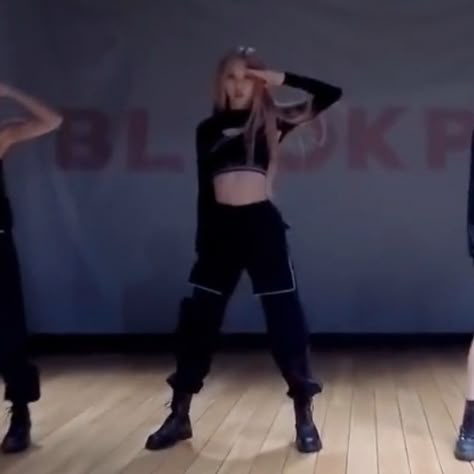 Blackpink Dance Practice Outfits, Tokyo Drift Fast And Furious, Dancing Reference, Kpop Girl Outfits, Rose Dance, Dance Outfits Practice, Tokyo Drift, Blackpink Outfits, Practice Outfits