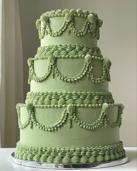 Olive Green Wedding Cake, Olive Green Cake, Round Vintage Cake, Olive Core, Wedding Cake Dark, Shrek Wedding, Bolo Vintage, Quince Cake, Colorful Wedding Cakes