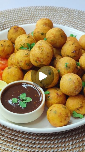 Food & Art on Instagram: "Crispy Potato Balls!  Ingredients: - Boiled Potatoes 3 medium - Chopped Onion 1 small - Fresh Coriander as required - Salt 1/2 tsp - Chilli Flakes 1 tsp - Chilli Powder 1/2 tsp - Crushed Cumin Coriander 1 tsp - Lemon Juice 1 tbsp - Gram Flour 1/2 cup - Cooking Oil 3 tbsp ---------------  Follow for more easy recipes, Ramadan recipes, Iftar snacks ideas, potato recipes and much more. #potatoballs #potatoball #iftarsnacks #ramadan2024 #ramadanrecipes #foodandart2021 #foodie #snacks" Boiled Potato Recipes Indian, Boil Potatoes Recipes, Ramadan Recipes Iftar Snacks, Boiled Potato Recipes, Boiled Potatoes Recipe, Iftar Snacks, Easy Iftar Recipes, Potato Ball, Recipes Ramadan