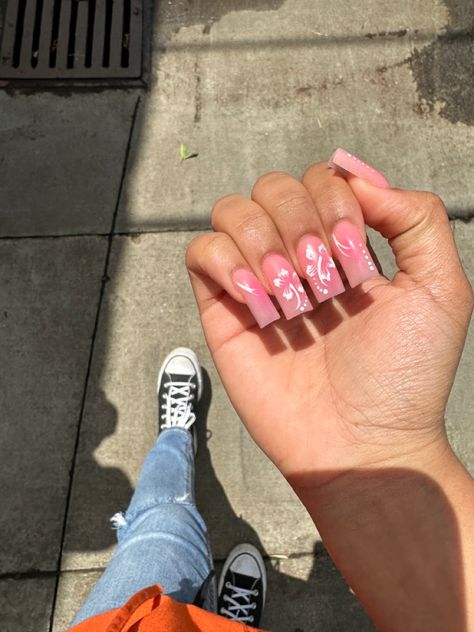 Aura Nails With Flowers, Nails With Hawaiian Flower, Hawaiian Flower Nails Acrylic, Hawaiian Flower Nails, Hawaiian Nails, Hawaii Nails, Nail 2024, French Fade, Hot Pink Nails