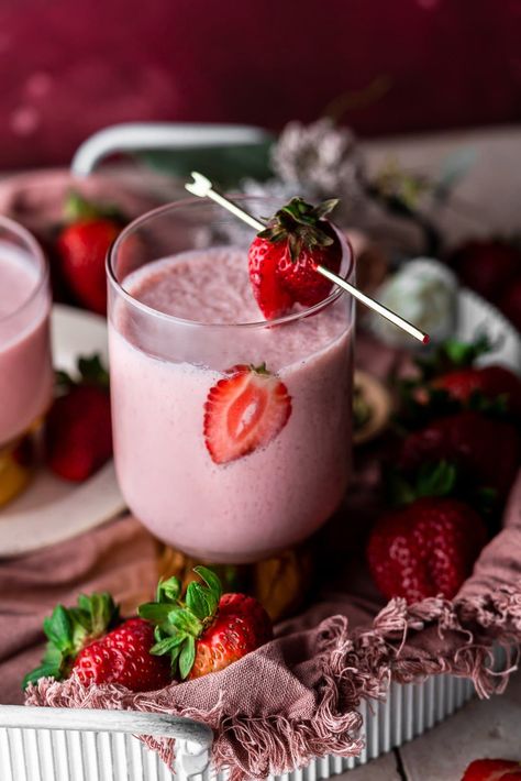 Indian Lassi, Strawberry Lassi, Ice Milk, Spring Desserts, Fruity Drinks, Fresh Strawberries, Frozen Strawberries, Strawberry Recipes, Freshly Ground