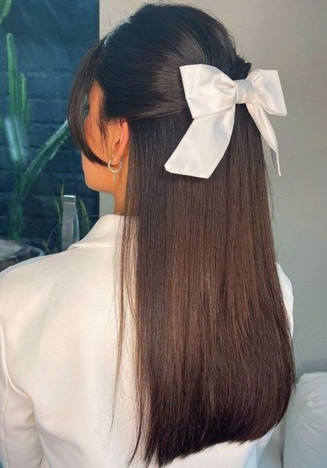 Hairstyles For Medium Length Hair Traditional, Pin Straight Hairstyles, Hairstyles For Medium Length Hair School, Hairstyles For Thick Straight Hair, Hairstyles For Long Hair Straight, Discovery Aesthetic, Ponytail With Bow, Quick Protective Styles, Smooth Ponytail