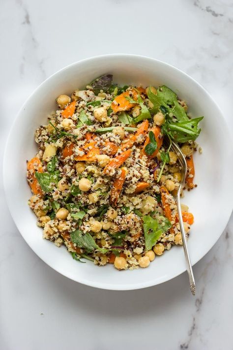 Roasted Carrot Salad, Salad With Quinoa, Nutritional Yeast Recipes, Quinoa Recipe, Roasted Carrot, Carrot Salad, Tahini Dressing, Lunch Recipes Healthy, Chickpea Salad