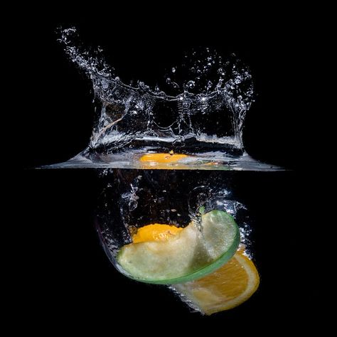 9 Cool Tricks for Shooting High-Speed Photography Frozen Motion Photography, Balloons Photography, High Speed Photography, Fast Shutter Speed, Motion Photography, Splash Photography, Craft Photography, Balloon Pop, Rule Of Thirds