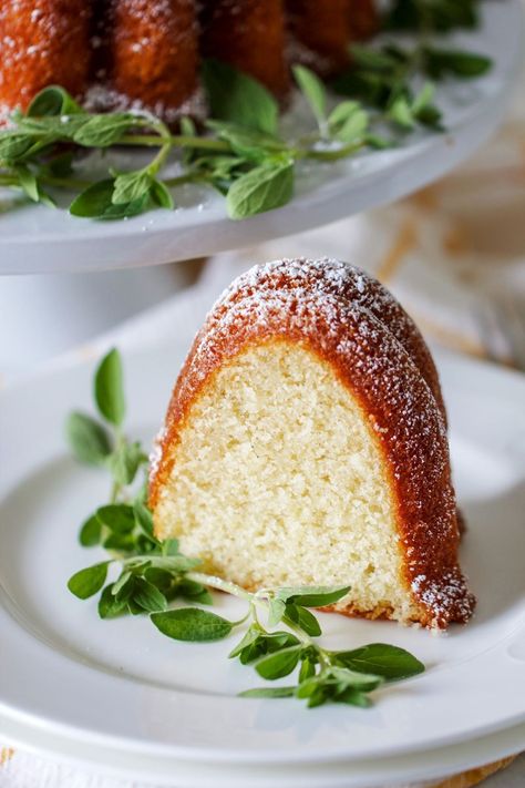 Vanilla Cardamom Buttermilk Pound Cake - Chips & Pepper Cardamom Desserts, Cardamom Recipe, Vanilla Pound Cake, Buttermilk Pound Cake, Cardamom Cake, Savory Cakes, Cranberry Bread, Salty Cake, Pound Cakes