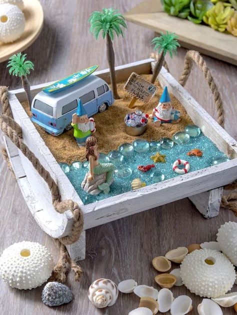 Fairy Garden Design Ideas, Garden Diy Furniture, Beach Fairy Garden, Fairy Garden Furniture, Fairy Garden Designs, Fairy Furniture, Bottle Garden, Fairy Garden Decor, Diy Garden Furniture