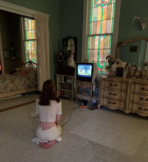 𝐞𝐭𝐡𝐞𝐥 𝐜𝐚𝐢𝐧 on Instagram: “ethel cain, gamer girl” Mother Dearest, Ethel Cain, American Gothic, Southern Gothic, Trailer Park, Just Girly Things, Photography Inspo, Stained Glass Windows, Pose Reference