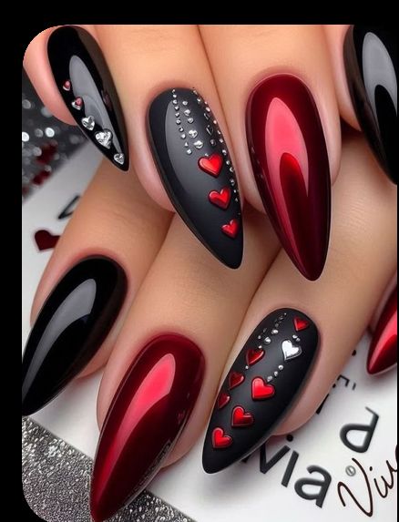 Black And Maroon Nail Designs, Red Black Nails Ideas, Nails Ideas Red And Black, Corset Nails Designs, Pretty Red Nails Design, Black Red Nails Design, Romantic Nails Designs, Evil Queen Nails, Black Heart Nail Designs