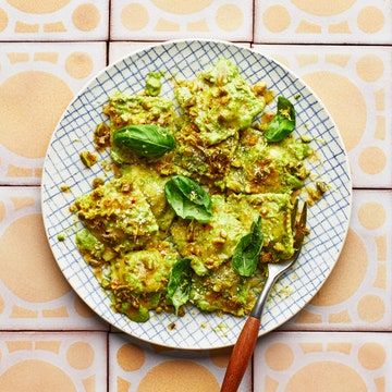 Fancy Ravioli, Lemon Parmesan Pasta, Creamy Peas, Raw Pistachios, Red Pesto, Best Pasta Recipes, Pea Recipes, Ravioli, Om Nom