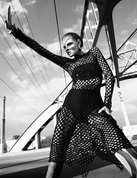 Haute tension - NOIR FAÇADE - The place for fashion editorials. Greg Kadel, Magdalena Frackowiak, Fashion And Beauty Tips, Outdoor Fashion, Urban Photography, Black And White Design, Fashion Pictures, Grey Fashion, Fashion Photo