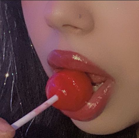 Girl Lollipop Aesthetic, Aesthetic Lips, Lollipop Lips, Lip Pictures, Lollipop Girl, Red Lollipop, Red Aesthetic Grunge, Candy Girl, Grunge Style