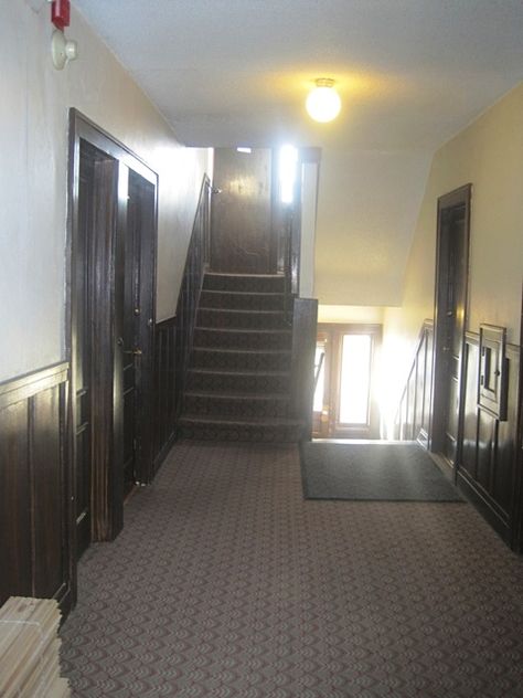 Apartment Building Hallway, Building Hallway, Apartment Building Lobby, Nyc Apartment Design, Apartment Stairs, Office Nyc, Hallway Paint Colors, Apartment Lobby, Apartment Painting