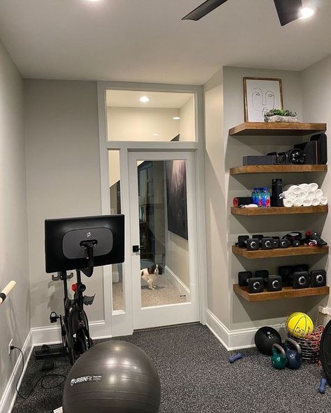 home gym interior design Smith Machine Home Gym, Dumbbell Storage Hidden, Home Gym Shelves, Mini Home Gym Ideas, At Home Workout Space, Workout Area In Small Space, Office And Workout Room Combo, Refinished Basement, Home Gym Corner