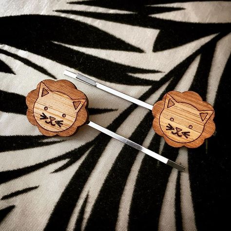 Wood Hair Accessories, Engraving Ideas, Laser Ideas, Wood Accessories, Laser Engraving, Hair Pins, Laser Cut, Hair Clips, Hair Cuts