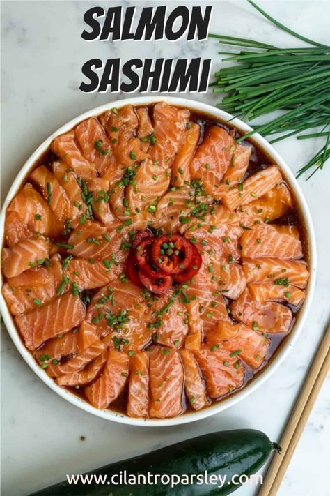 This Salmon Sashimi is made with sushi grade salmon, and drenched in a delicious sauce made out of ponzu sauce, soy sauce and sesame oil. Sashimi Salmon Recipe, Salmon Sashimi Bowl, Ponzu Recipe, Salmon Sauce Recipes, Spicy Salmon Sashimi, Carpaccio Recipe, Salmon Sashimi, Dinner Recipes Healthy Family, Sushi Grade Salmon