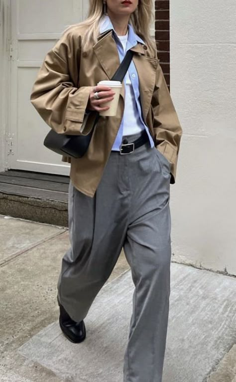 Layering For Spring, Caroline Lin, Crop Jacket Outfit, Trench Outfit, Cropped Trench Coat, Spring Layers, Minimal Look, Minimal Outfit, Sonia Rykiel