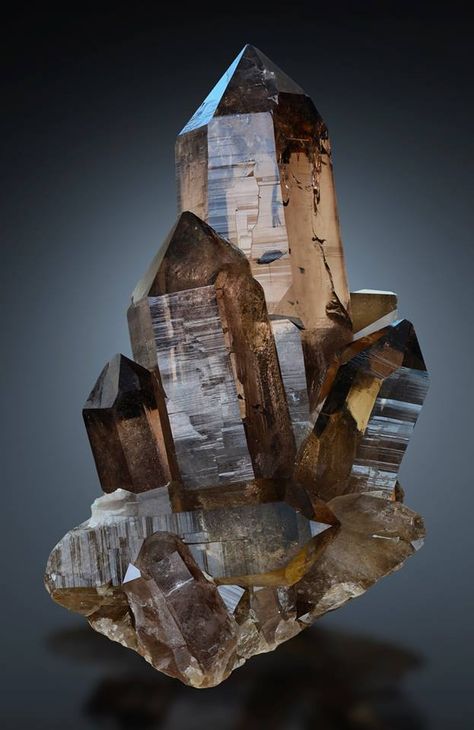 Smoky Quartz - Haslital, Berner Oberland, Switzerland. Crystal Castle, Pretty Rocks, Cool Rocks, Smoky Quartz Crystal, Quartz Sphere, Minerals And Gemstones, Rocks And Gems, Crystal Grid, Gems And Minerals