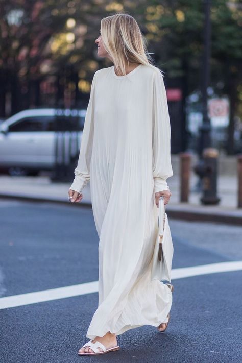 White. Sukienki Maksi, New York Fashion Week Street Style, Lakme Fashion Week, Fashion Weeks, Street Style Inspiration, Inspired Outfits, Indian Designer Wear, Fashion Week Street Style, 가을 패션