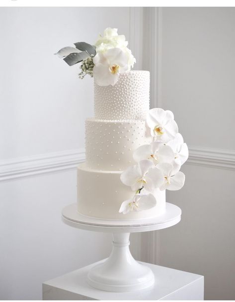 White 3 Layer Wedding Cake, Elegant Classy Wedding Cake, Simple Modern Wedding Cake, Wedding Cake Marble, Glamorous Wedding Cakes, Pearl Wedding Cake, Orchid Wedding Cake, Metallic Wedding Cakes, Wedding Cake Pearls