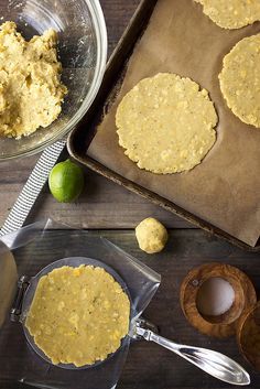 How-to Make Plantain Tortillas // @tastyyummies // www.tasty-yummies.com Paleo Meal Prep Recipes, Plantain Tortillas, How To Make Plantains, Paleo Breads, Wfpb Diet, Paleo Meal Prep, Plantain Recipes, Boricua Recipes, Free Lunch