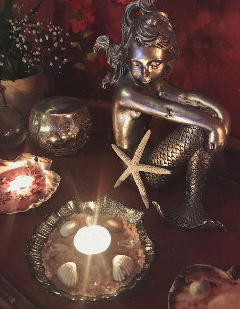 Mermaid Altar, Witchy Widgets, Siren Bedroom, Sea Altar, Temple Bedroom, Greek Paganism, Witch Bedrooms, Witches Woods, Boho Mermaid