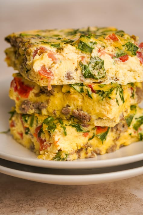 Cottage Cheese Egg Bake Cottage Cheese Egg Bake Healthy, High Protein Cottage Cheese Breakfast, Savoury Breakfast Meal Prep, Protein Packed Breakfast Meal Prep, Sheet Pan Eggs With Cottage Cheese, Cottage Cheese Egg Casserole, Egg Cottage Cheese Casserole, Egg Meal Ideas, Meal Prep Egg Bake