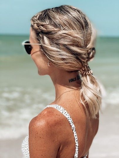 Beach Medium Hairstyles, Sunbathing Hairstyles, Beach Day Hairstyles Medium Hair, Beach Day Hairstyles For Short Hair, Surf Hairstyles, Beach Hair Short, Hairstyles For Medium Curly Hair, Beach Day Hairstyles, Pool Day Hair