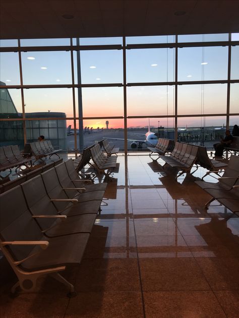 Driving To The Airport At 5 Am Aesthetic, Airport Feeling, Airport Vibes, Morning Flight, Airport Pictures, Airport Aesthetic, Airport Travel, Air Travel, Future Life