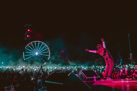 Travis Scott performing at Astroworld Festival ‘18 Astroworld Wallpaper, Travis Scott Background, Travis Scott Live, Travis Scott Music, Astroworld Festival, Travis Scott Aesthetic, Travis Scot, Travis Scott Concert, Concert Crowd