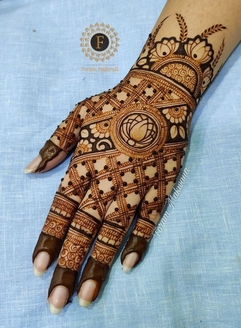 Simple And Beautiful Mehndi Designs, Mehndi Designs For Back Hand, Mehndi Designs For Back, Peacock Mehndi Designs, Beautiful Mehndi Designs, Hand Mehndi Designs, Back Hand Mehndi, Designs Mehndi, Mehndi Designs 2018