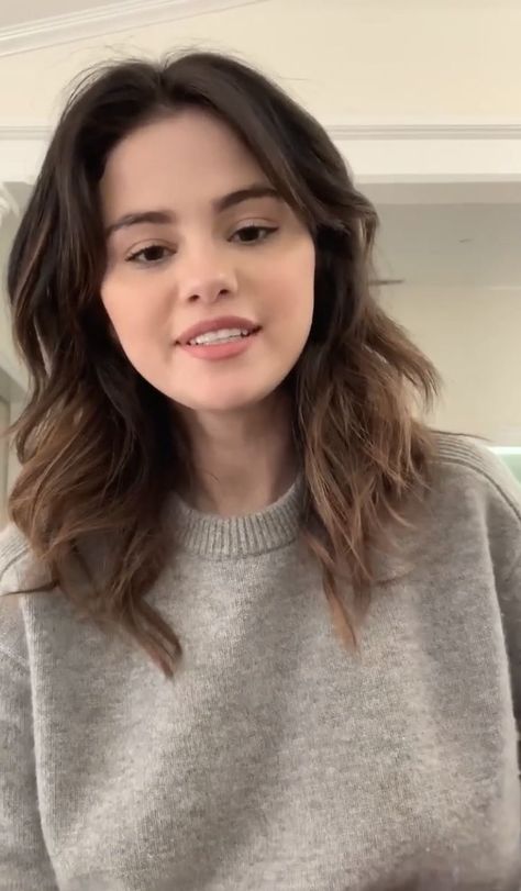 Selena Gomez Haircuts, Selena Gomez Haircut, Curls For Medium Length Hair, Shoulder Length Wavy Hair, Selena Gomez Short Hair, Virginia Gardner, Brown Hair Inspo, Hairstyles For Layered Hair, Hair Tips Video