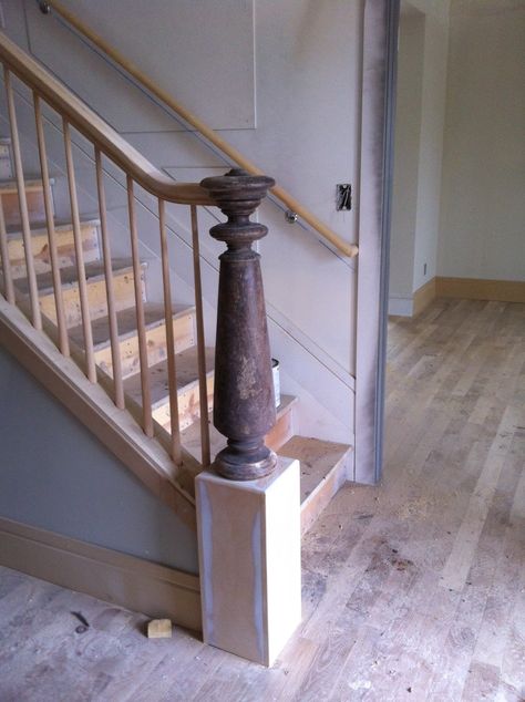 colonial newel post painted black, and then banister is white Colonial Newel Post, Vintage Stair Railing, Newel Posts Ideas, Colonial Stairs, Staircase Redo, Craftsman Stairs, Gray Cottage, Farmhouse Staircase, Foyer Staircase