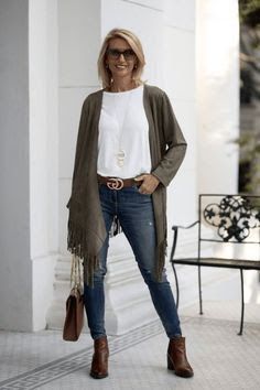 20 LONG CARDIGAN OUTFIT IDEAS - valemoods Jacket Society, Mode Over 50, Mode Tips, Cute Winter Outfits, Mode Inspo, Casual Winter Outfits, Fashion Over 40, Winter Outfits Women, Casual Fall Outfits